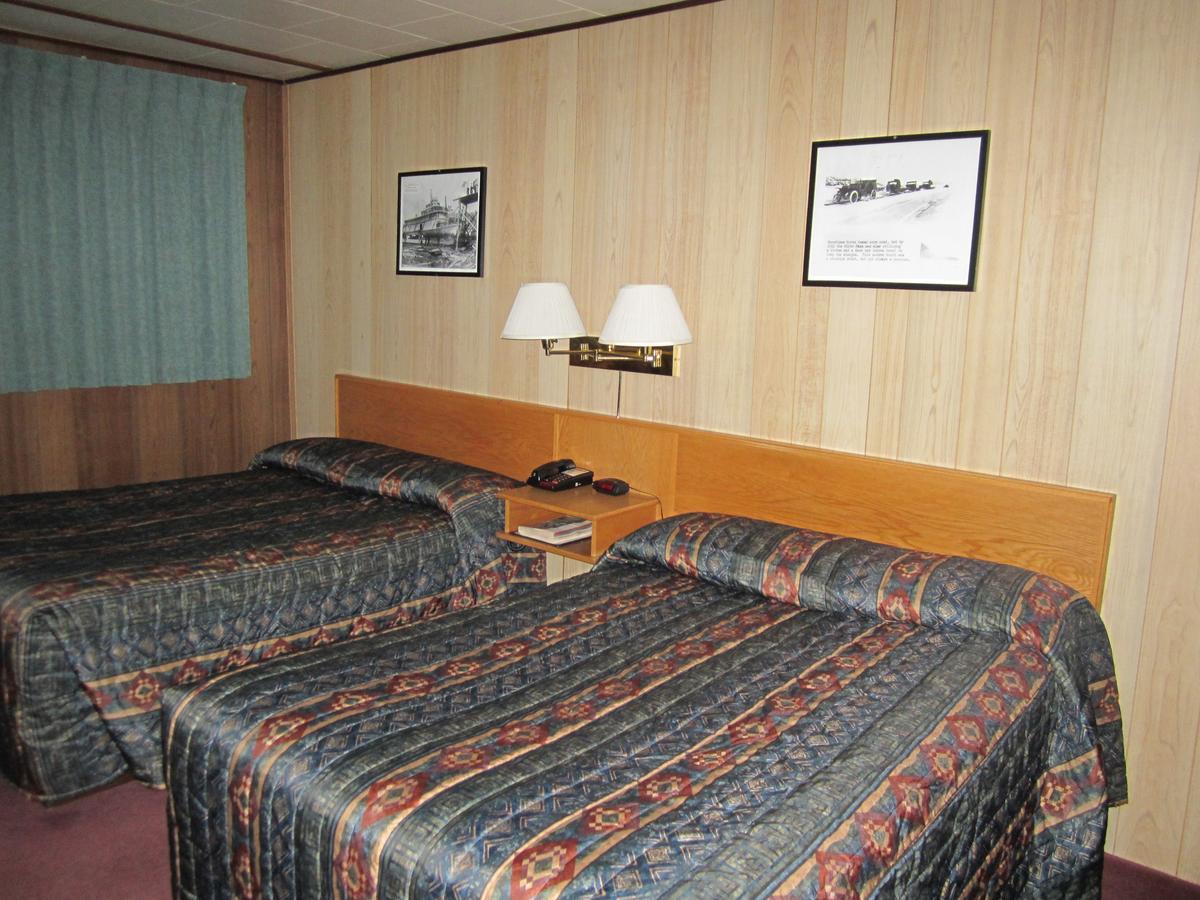 Airport Chalet Whitehorse Exterior photo