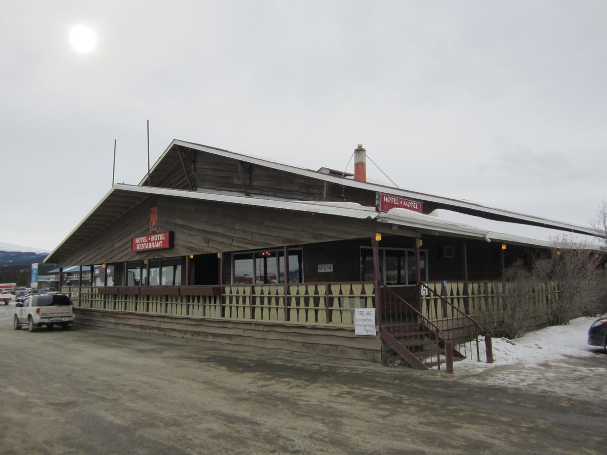 Airport Chalet Whitehorse Exterior photo