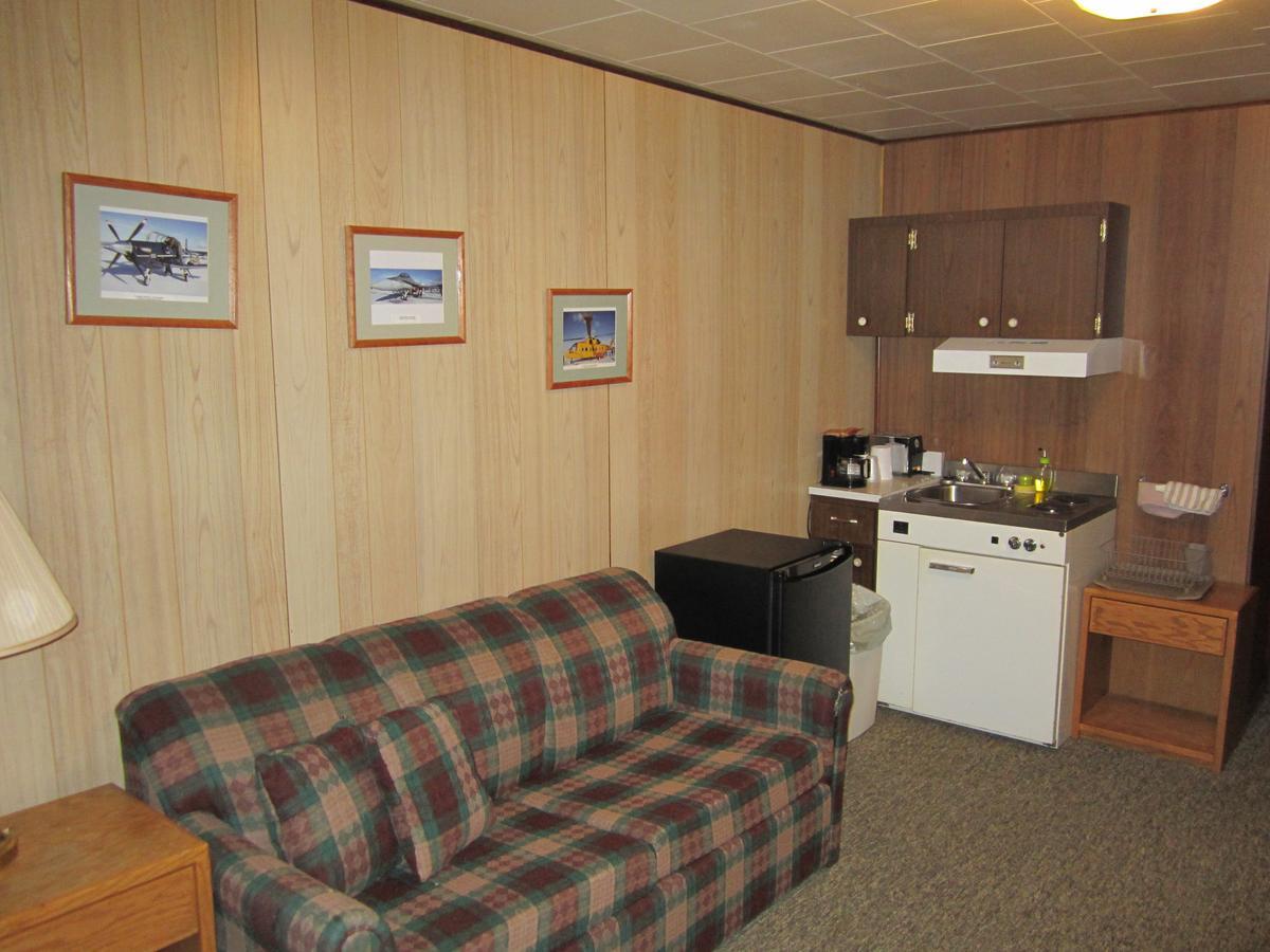 Airport Chalet Whitehorse Exterior photo