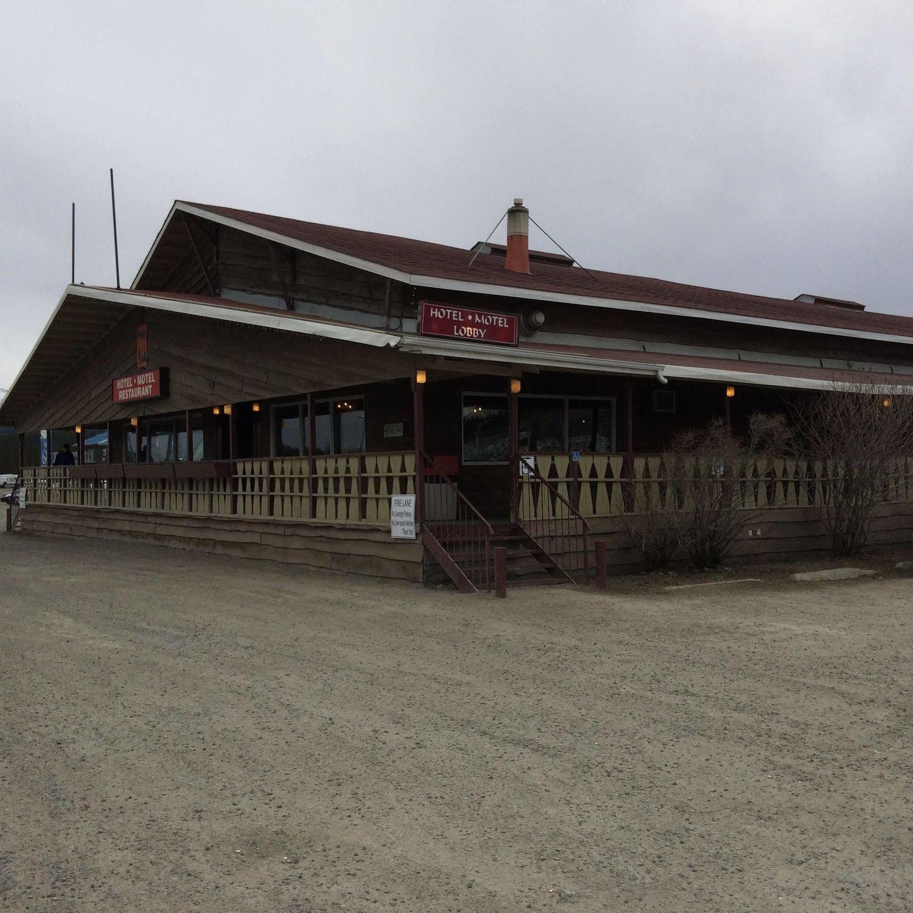 Airport Chalet Whitehorse Exterior photo